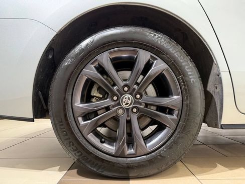 Used 2025 Toyota Sienna XSE w/ XSE Plus Package AWD/4WD image 9