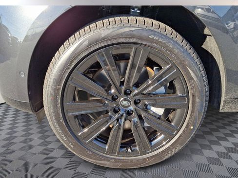 New 2025 Land Rover Range Rover SE image 7