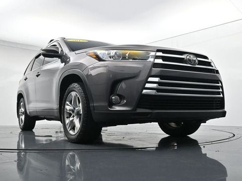 Used 2017 Toyota Highlander Limited AWD/4WD image 29