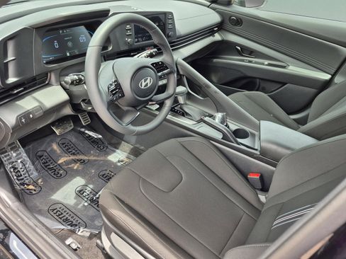 New 2026 Hyundai Elantra Sport FWD image 17