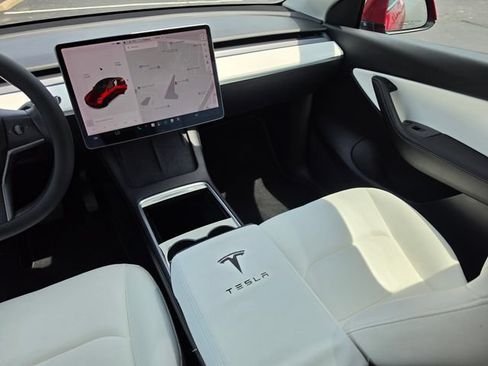Used 2022 Tesla Model Y Long Range AWD/4WD image 33