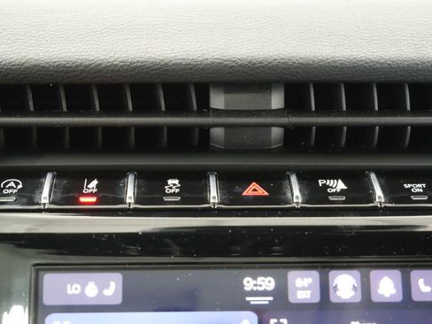 Used 2023 Jeep Grand Cherokee Altitude AWD/4WD image 20