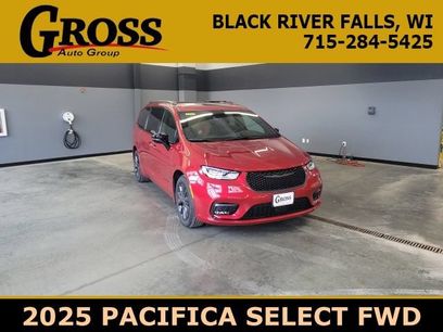 Used 2025 Chrysler Pacifica Select w/ Fav Edition Package