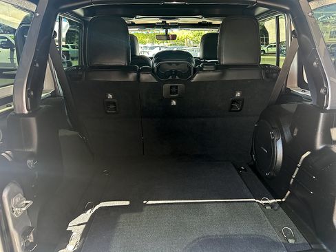 Used 2018 Jeep Wrangler Unlimited Rubicon AWD/4WD image 26