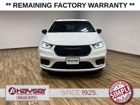 Used 2023 Chrysler Pacifica Limited w/ S Appearance Package AWD/4WD image 3