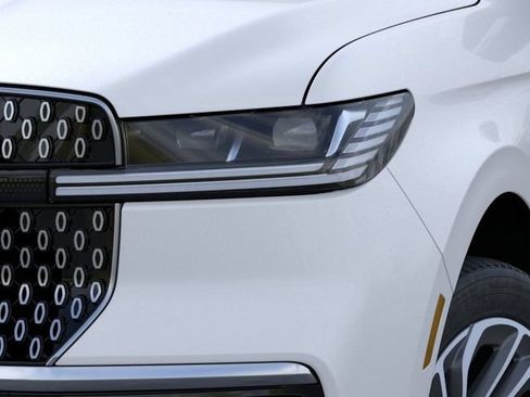 New 2026 Lincoln Navigator L Reserve AWD/4WD image 18