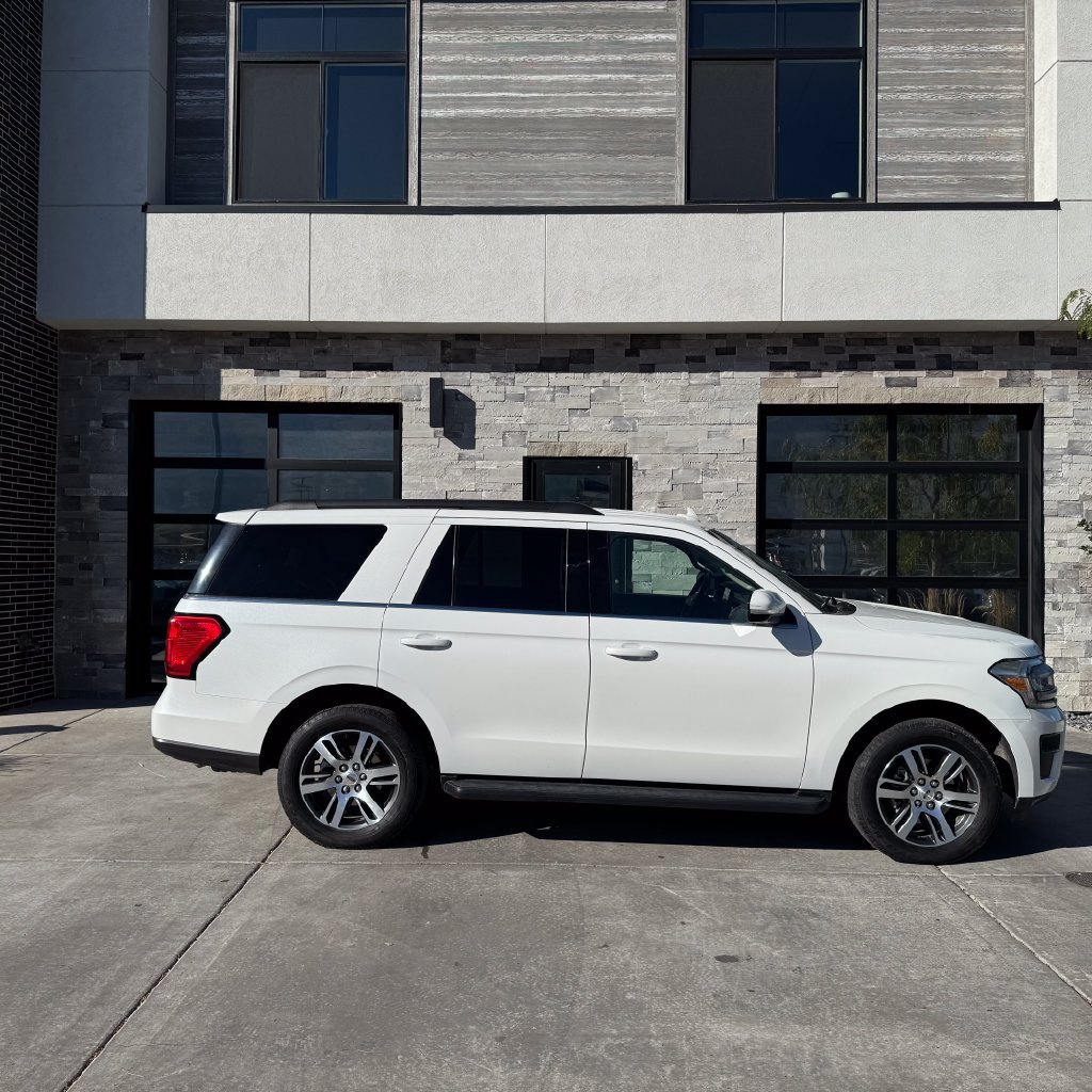 Used 2024 Ford Expedition XLT AWD/4WD image 2