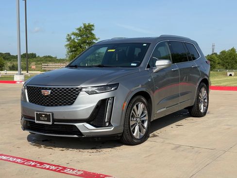 Certified 2025 Cadillac XT6 Premium Luxury FWD image 3