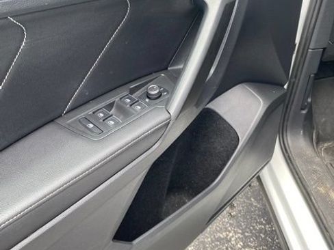 Used 2022 Volkswagen Tiguan SE FWD image 13