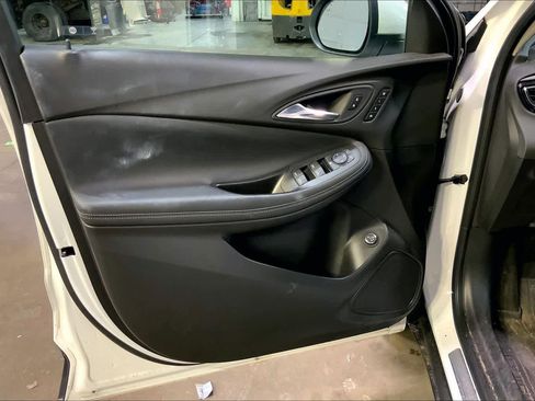 Used 2022 Buick Encore GX Essence w/ Experience Buick Package image 21