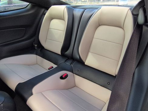 Used 2016 Ford Mustang Premium image 13