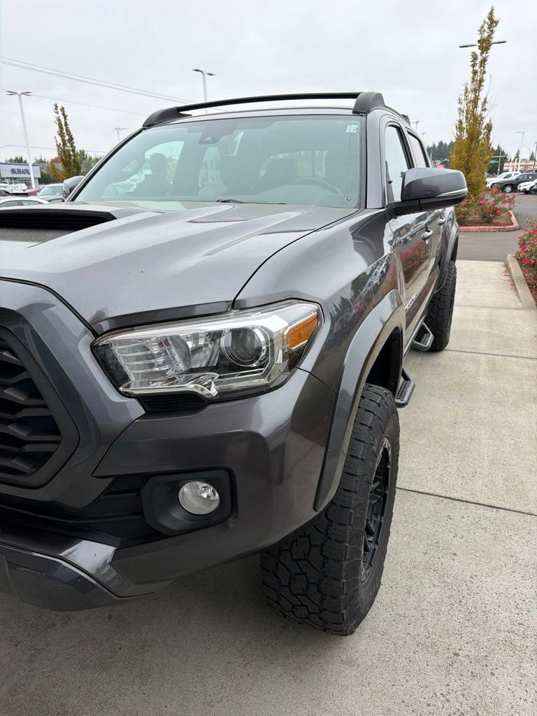 Used 2020 Toyota Tacoma TRD Sport w/ Technology Package AWD/4WD image 8