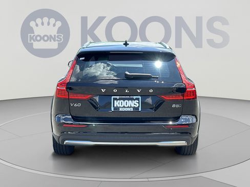Used 2025 Volvo V60 B5 Cross Country Plus AWD/4WD image 15