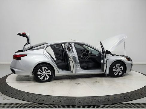 Used 2024 Nissan Altima 2.5 S FWD image 16