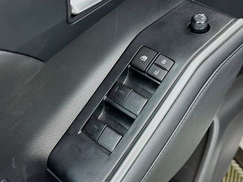 Used 2023 Toyota Highlander XLE image 18