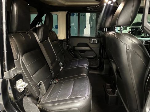 Used 2020 Jeep Wrangler Unlimited Sahara image 21