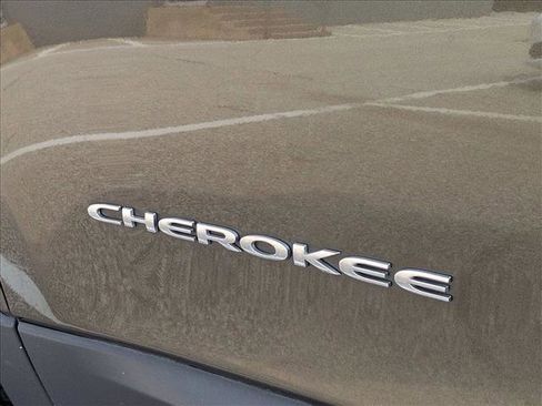 Used 2015 Jeep Cherokee Latitude w/ Comfort/Convenience Group image 15