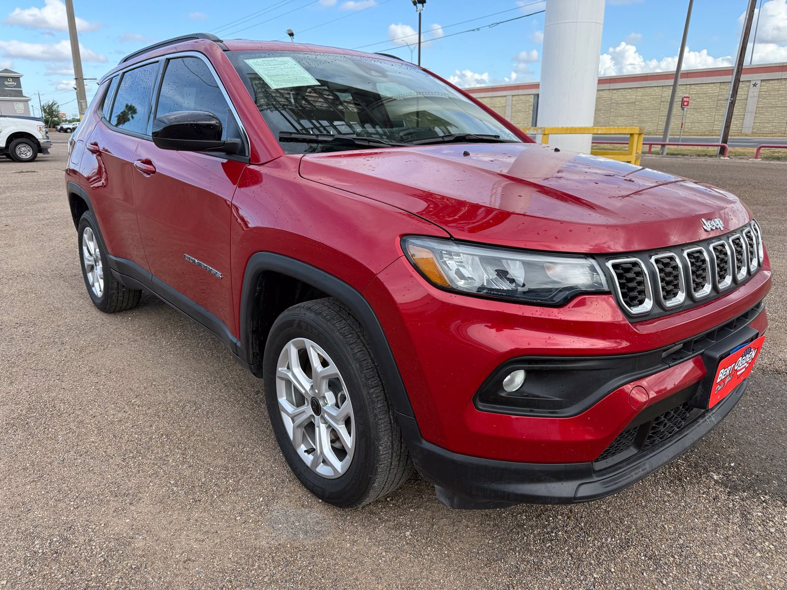 Used 2025 Jeep Compass Latitude AWD/4WD image 1