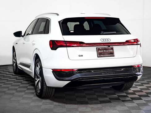Used 2024 Audi Q8 e-tron Premium Plus image 2