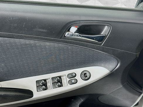 Used 2014 Hyundai Accent SE FWD image 15