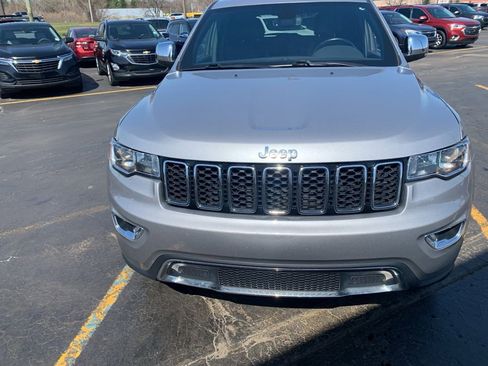 Used 2019 Jeep Grand Cherokee Limited w/ Trailer Tow Group IV AWD/4WD image 3