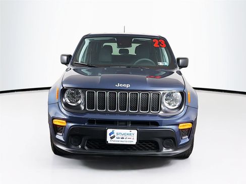 Used 2023 Jeep Renegade Latitude AWD/4WD image 2