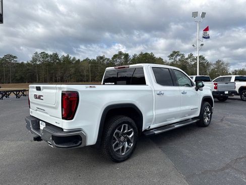 New 2026 GMC Sierra 1500 SLT image 3