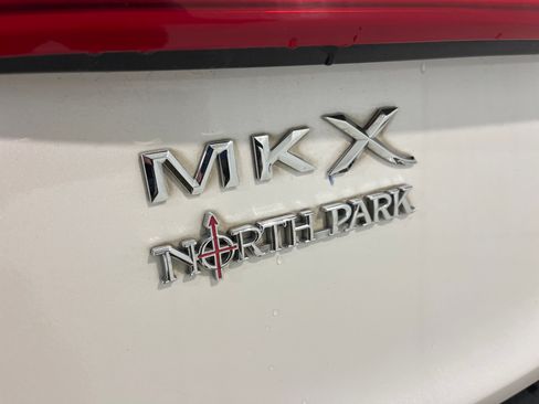 Used 2016 Lincoln MKX Reserve w/ Luxury Package AWD/4WD image 8