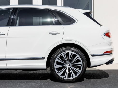 Certified 2023 Bentley Bentayga AWD/4WD image 11