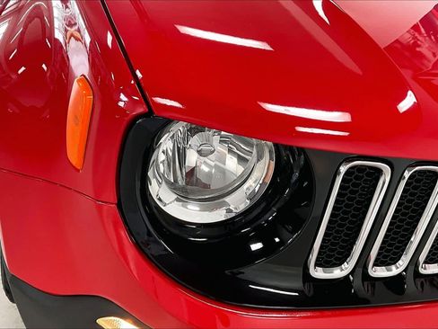 Used 2018 Jeep Renegade Latitude w/ Cold Weather Group AWD/4WD image 28