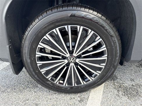 Used 2025 Volkswagen Tiguan S image 7