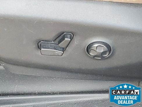 Used 2018 Chrysler Pacifica Limited w/ Tire & Wheel Group image 30