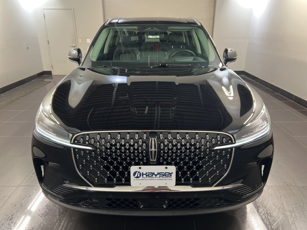 Used 2026 Lincoln Aviator AWD image 2