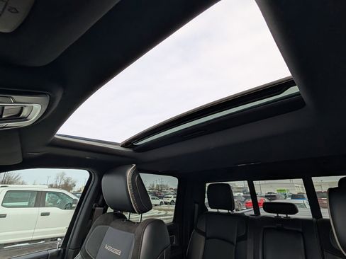 Used 2024 RAM 2500 Laramie w/ Night Edition image 30