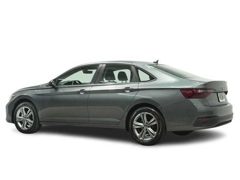 Used 2021 Volkswagen Jetta SE w/ SE Cold Weather Package image 5