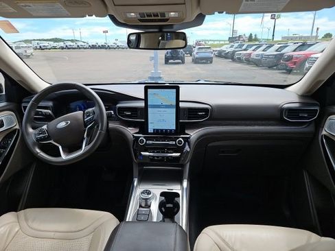 Used 2023 Ford Explorer Platinum w/ Technology Package image 15