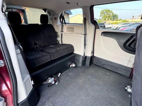 Used 2011 Dodge Grand Caravan Mainstreet w/ PWR Convenience Group image 18