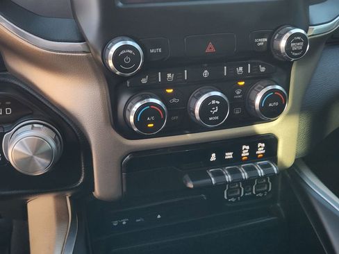 Used 2019 RAM 1500 Laramie image 24