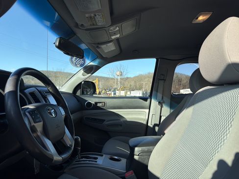 Used 2013 Toyota Tacoma 4x4 Access Cab V6 image 12