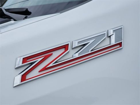 Used 2024 Chevrolet Silverado 2500 LT w/ Convenience Package image 8