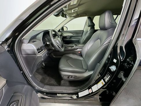 Certified 2025 Toyota Grand Highlander AWD image 21