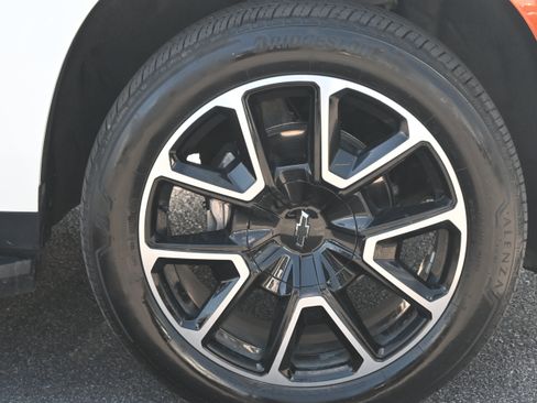 Used 2022 Chevrolet Tahoe RST w/ Luxury Package AWD/4WD image 12