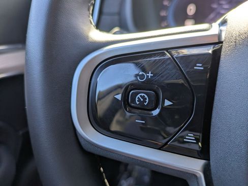 Used 2025 Volvo XC90 B6 Plus image 16