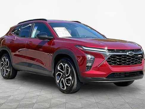 Used 2025 Chevrolet Trax RS w/ Driver Confidence Package FWD image 1