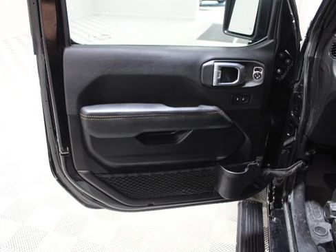 Used 2023 Jeep Gladiator Overland AWD/4WD image 15