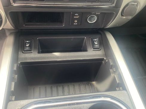 Used 2018 Nissan Titan SV w/ SV Convenience Package image 51