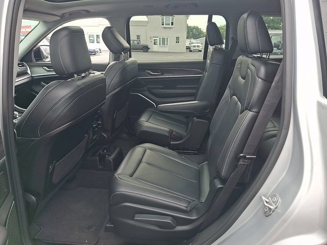 Used 2021 Jeep Grand Cherokee L Limited w/ Trailer Tow Group (B) AWD/4WD image 11