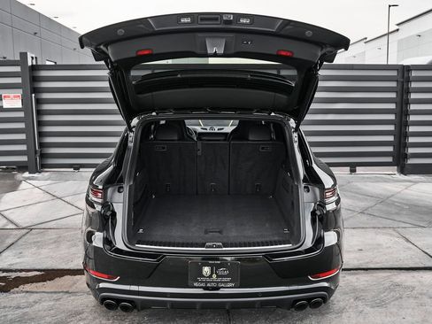 Used 2026 Porsche Cayenne Turbo AWD/4WD image 19