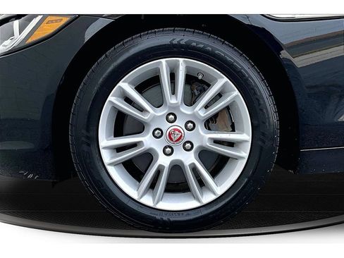 Used 2018 Jaguar XE Premium AWD/4WD image 52