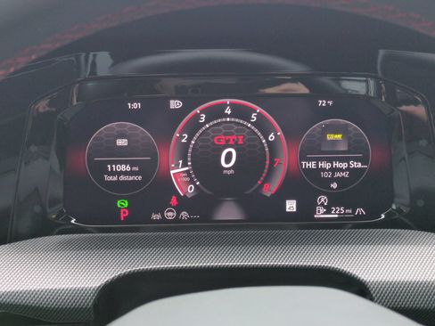 Used 2025 Volkswagen Golf SE FWD image 21
